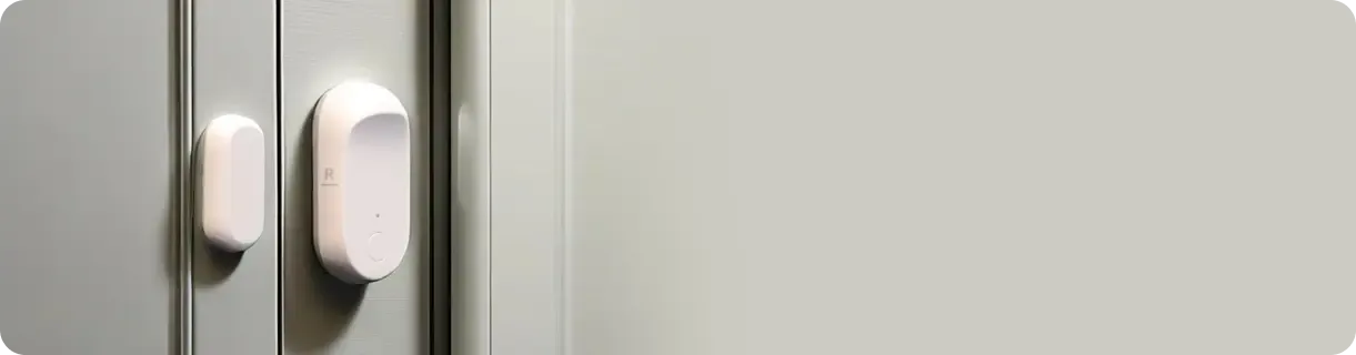 iTalkBB智能家庭安防系统，门窗被非法开启时，监控摄像头会立即向手机发送警报，并启动高分贝警报声。