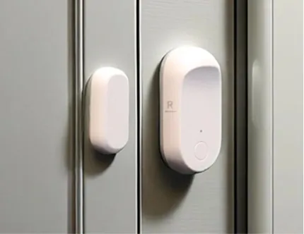 iTalkBB智能家庭安防系统，门窗被非法开启时，监控摄像头会立即向手机发送警报，并启动高分贝警报声。