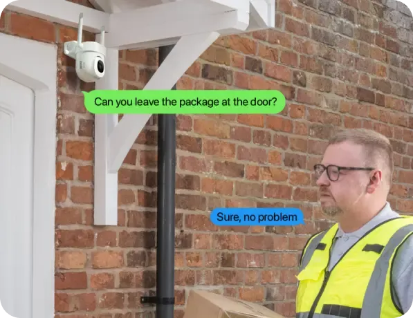 iTalkBB AIjia支持与门外访客进行双向对讲，无需开门即可进行双向语音通话 