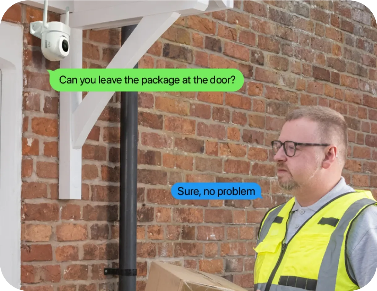 iTalkBB AIjia支持与门外访客进行双向对讲，无需开门即可进行双向语音通话 